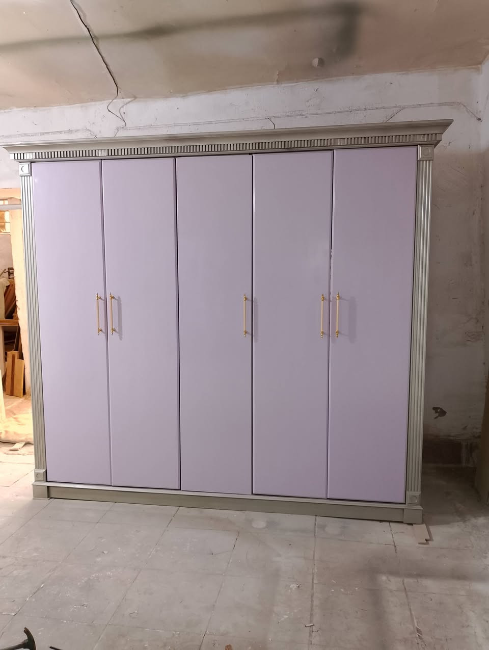 معرض سليم
كنتور كويتي 5 باب السعر 325 ألف 
***********
