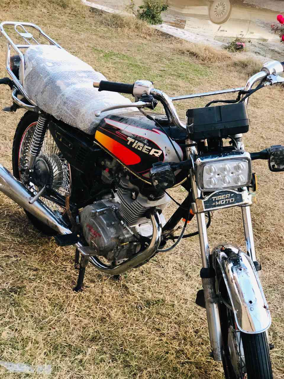 تايكر 2018 كهربائيات كلها شغالة إشارات 23 نشاط فوول شرط 140
السعر 275 وبي مجال حك الجية 
العنوان الشركاط الساحل الأيسر اسديرة وسطى 
*********** بي واتساب 
#ملاحظة جماعة جيبو لفلان مكان ما أكدر 
ملتزم بمحل ارجوا المعذرة
