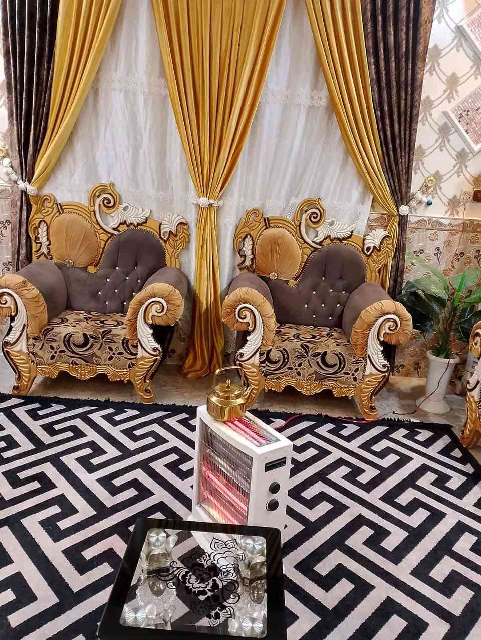 سلام عليكم طخم قنفات جديد كلش عشره مقعد مع برده حائط جديده مع الطبلات سعرهن 900 ألف وبيهن مجال العنوان بصره ***********
