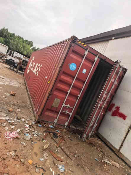 ياالله 🧿🧿🧿 حاويات طول طول ١٢ متر الارتفاع ٢٩٠ سم بنظافة أكثر من ٨٥ بالمية اخت الجديده 🧿🧿🧿 عنوانا نجف الاشرف *********** 🧿🧿🧿🧿🧿
