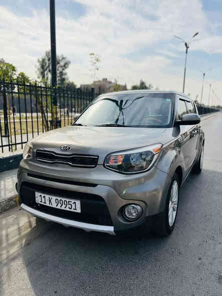 كيا صول 2018 امريكي 
رقم بغداد شبه مميز انكليزي باسمي 
مكينه 2000 gdi مكفوله 
ماشيه 50 فقط ع فحص 
ضرر جانبي قطعتين مبدلات بقطع بلاديه اصليه نفس اللون يعني السياره بدون صبغ 
كلشي بيهه ع وضع الشركه وبلادي 
كل ملحقاتهه لبلاديه وياهه من ارضيات ودبل سويج وفلينه وسبير بدون استخدام برده ورف وكتلوكات كله ع بلادي 
السياره بدون اي نقص او خلل او مصرف 
مكاني بغداد 
سعرهه 129 مال بيع 
رقمي ***********
