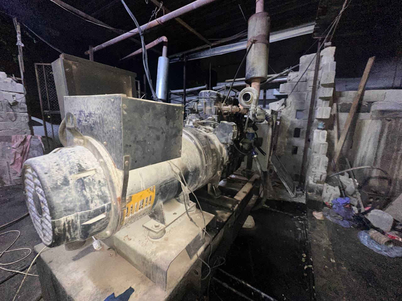 مولده سكانيا 24 بستم 400 عريض 
راس توليد ملفوف 350 
المكينة ما بيها تبخير 
بم كهربائي 
تجي تشوف الحمل بعينك و أشيل المولده 
السعر 45 بيها مجال بسيط أخيكم جماعة ال35 أن شآء الله تلكون غيرها 
مكاني حله 
الرقم الموبايل/***********
