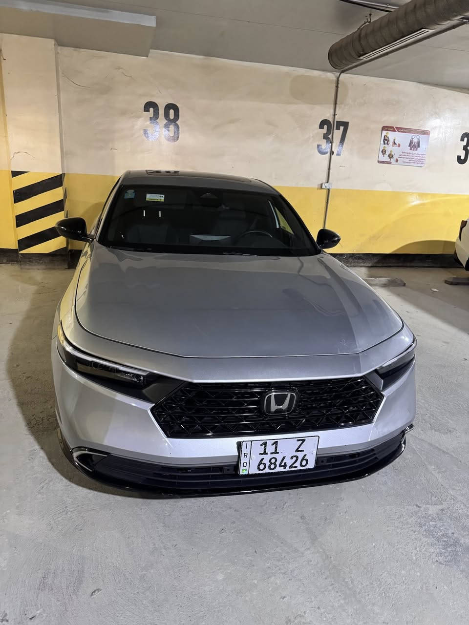 هوندا اكورد هايبرد 24  Sport L
رقم بغداد 
مواصفات فول
جلد
فتحة
تشغيل عن بعد
 وبصمة ابواب
كشن خزن
تحديد مسار
قيادة ذاتية
وبعد هواي مواصفات

الحادث موجود بالمنشور 

بس بارد مابيها اي صبغ 
فقط مكانات مكحله صغيره 
 
ملاحظه
 مابيها شي مبدل 
كله ع وضع الشركه 

ماشية ٢٤ الف كيلو وقابل للزياده 
السعر 205 وبي مجال 

***********
