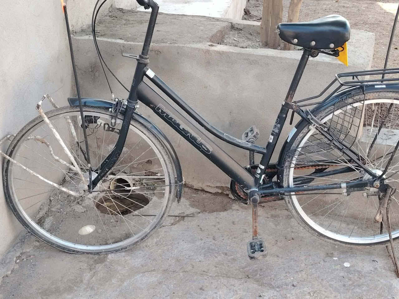 اسلام عليكم ورحمة الله وبركاته بايسكل للبيع حجم 26ابايسكل نضيف مال جناي لون اسود  وكلشي بي شغال وسعر 100الف وبي مجال العنوان النمرود الحويجة المفتيات  رقم الموبايل *********** اسياء بي وتساب
