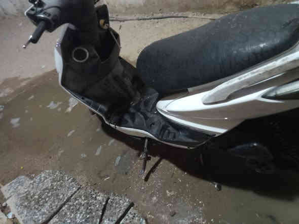 سكنس كوري دراجة شغالة من كلشي كهربائيات شغاله فقط الصبح تأخر يلا تشتغل او اجطهه
الدراجة للبيع ابيعلك كوم حديد ب400وبيهه مجال

الدراجه شغاله مو طافية 
***********
مكاني بغداد الامين الثانيه شارع النواب
