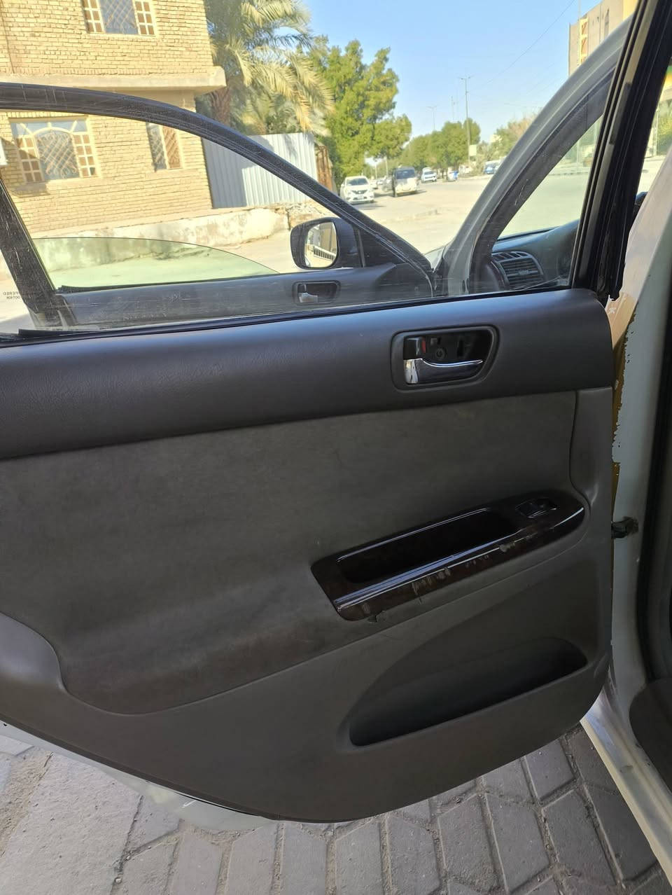 { سـلام عــليكم }
[ كــامري 2002 ]

1_شاشه لمـس
2_حداديه جديده
3_فيتريه جديده
4_كهربائيه جديده
5_تخم تاير جديد حتا السبير 
6_تبريدها ثلجج
7_دواخلها نضيففه 
8_رقمهـا حــله
رقم_***********
__السياره مرتـبه وما تصرف عليها برغيـيي
السعر : 75 وبيــها مجال
