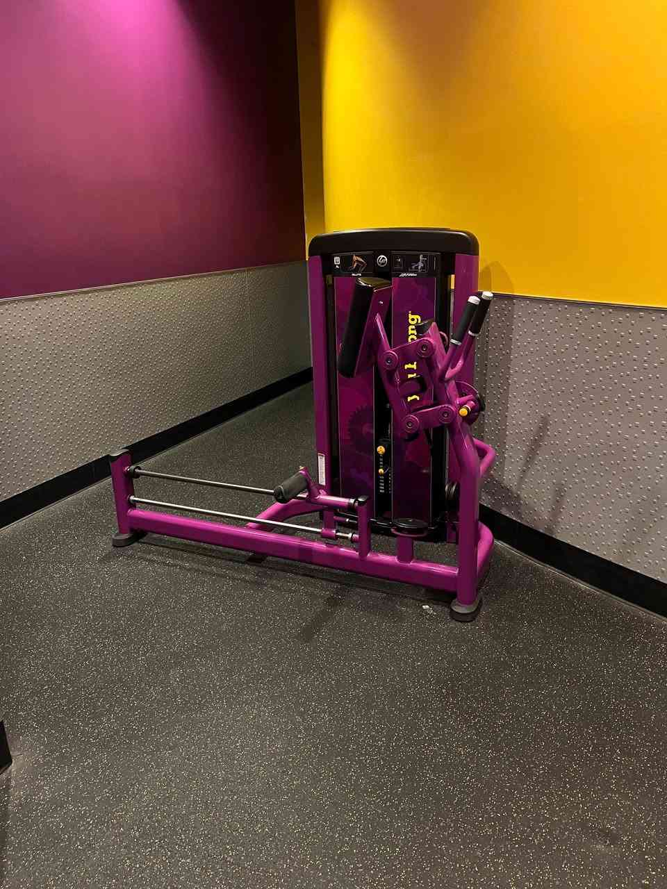 Life Fitness Insignia Strength Circuit 24pcs: $21,000
1.  Life Fitness Insignia Seated Leg Press

2.  Life Fitness Insignia Seated Leg Curl

3.  Life Fitness Insignia Leg Extension

4.  Life Fitness Insignia Glute

5.  Life Fitness Insignia Abductor 

6.  Life Fitness Insignia Adductor 

7.  Life Fitness Insignia Calf Extension 

8.  Life Fitness Insignia Torso Rotation

9.  Life Fitness Insignia Pec Fly/Rear Deltoid

10.  Life Fitness Insignia Chest Press

11.  Life Fitness Insignia Lat Pull Down

12.  Life Fitness Insignia Row

13.  Life Fitness Insignia Shoulder Press

14.  Life Fitness Insignia Ab Crunch 

15.  Life Fitness Insignia Back Extension

16.  Life Fitness Insignia Bicep Curl

17.  Life Fitness Insignia Tricep Press

18.  Life Fitness Pro2 Chin/Dip Assist

19.  Life Fitness Pro2 Bicep Curl

20.  Life Fitness Pro2 Tricep Extension

21.  Life Fitness Pro2 Ab Crunch 

22.  Cybex Prestige Ab Crunch 

23.  Hammer Strength Smith Machine 

24.  Hammer Strength Smith Machine


**إذا كنت صاحب هذا الإعلان وتريد حذفه لأي سبب، رجاءا أرسل رسالة إلى الدعم الفني**