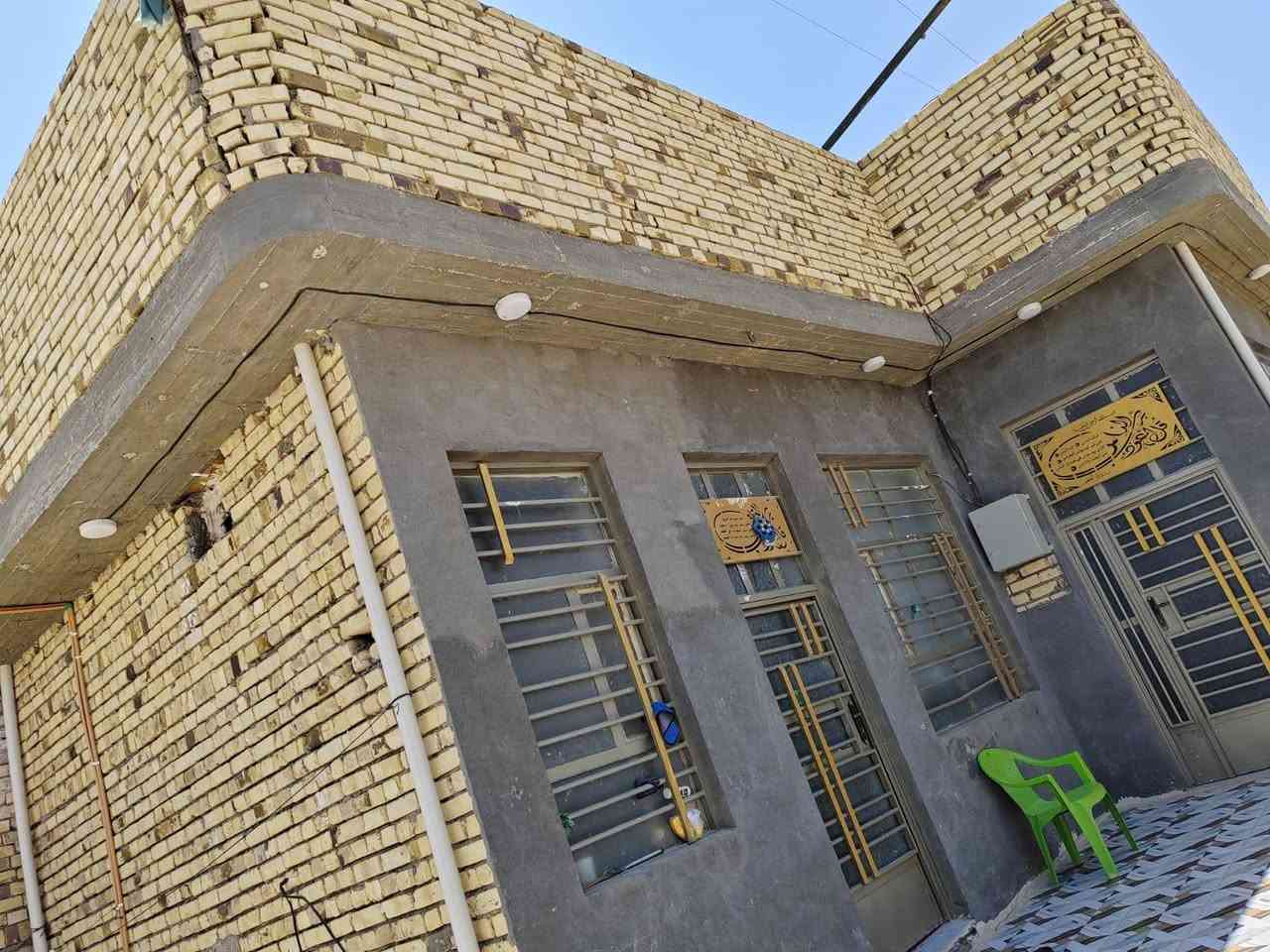 السلام عليكم بيت للبيع مساحته 210 يتكون 3 غرف نوم استقبال وصاله ومطبخ حار+بارد بناء طابوق حديث صب كونكريت البيت ركن العنوان الحمزة الغربي حي بابل مقابل محطه الكهرباء طابو زراعي سند25 رقم الهاتف ***********
