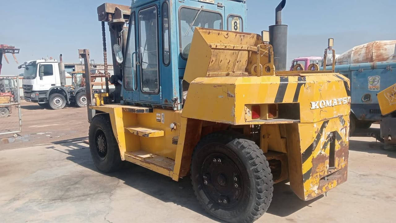 للبيع شوكية عشرة طن كوماتسوا محرك ازوزة رقم بصرة للأستفسار الأتصال على الرقم الآتي *********** او ***********
