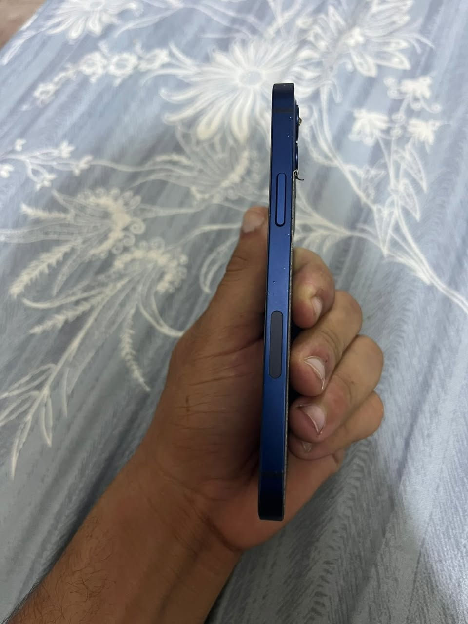 آيفون ١٢ عادي بطاريه ٩٥ معليه الجهاز ما متفتوح بس الضهر مكسور ذكره١٢٨ جهاز حلو آخر تحديث البصمه مال الوجهه شغاله السعر قفل ٣٠٠ رقمي ***********
