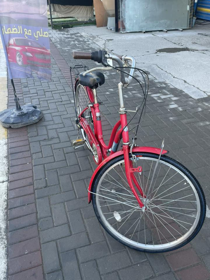 السلام عليكم باسكل بناتي لبيع حجم ٢٦ يجي عكرب و الباسكل كلش نظيف تايراته جدد و الوياله ملاته جدد الباسكل كلشي ما ناقصه العنوان بغداد العامريه شارع المنظمه الرقم *********** السعر ١٤٠ الف و بي مجال
