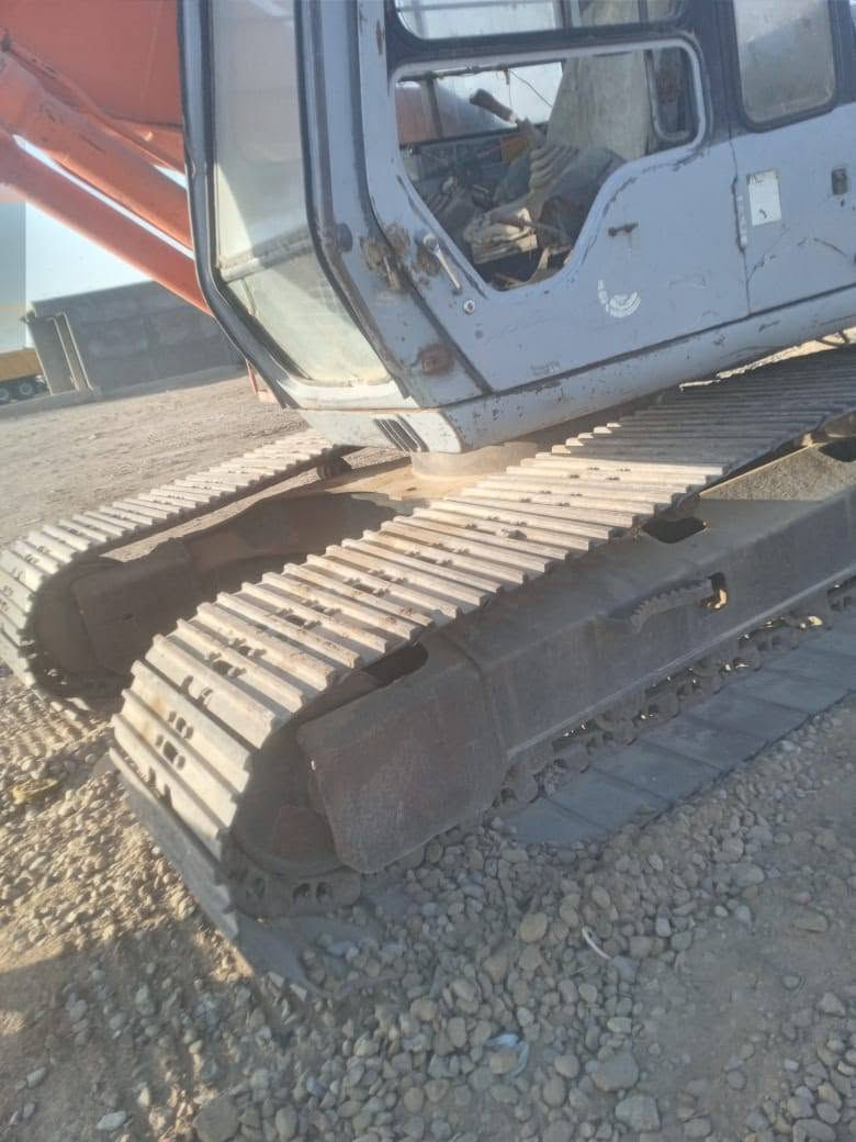 حفارة تو للبيع موديل 93 حجم 200 رقم بغداد فحص سعر 90 ورقة او مراوس بفايف و زت مكان واسط العزيزية ***********
