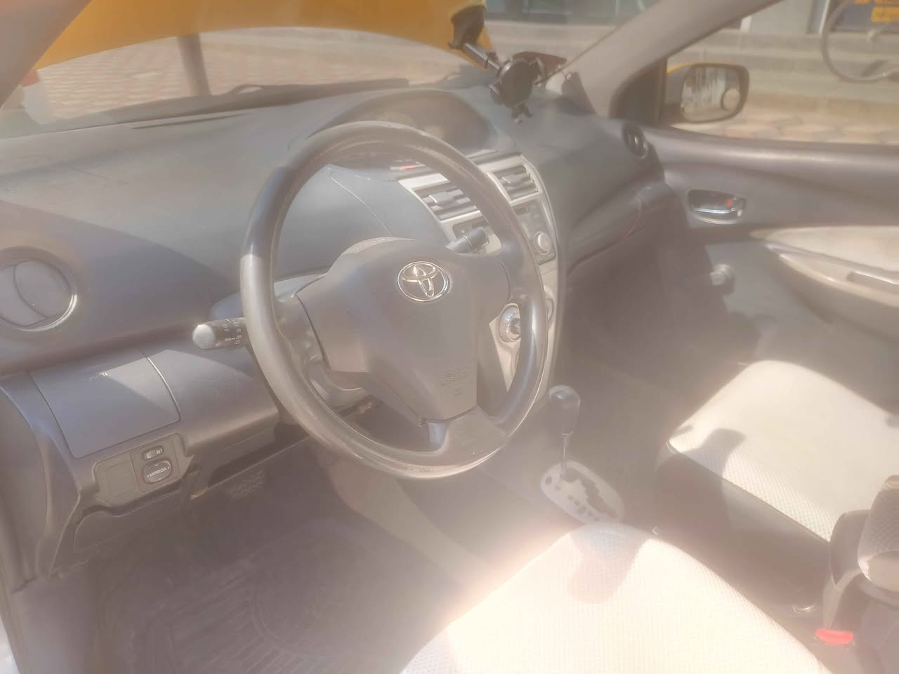 السلام عليكم ورحمه الله وبركاته 
يارس تكسي موديل 2008 خليجي رقم بغداد انكليزي شرط تحويل و غرامه ونقابة/ تبريد تدفئه شغال /تخم تايرات جديد /صدر جديد /هزة جديده/لايتات جديدة مع زينون اصفر 
للاستفسار الاتصال على الرقم 
*********** كركوك, العراق
