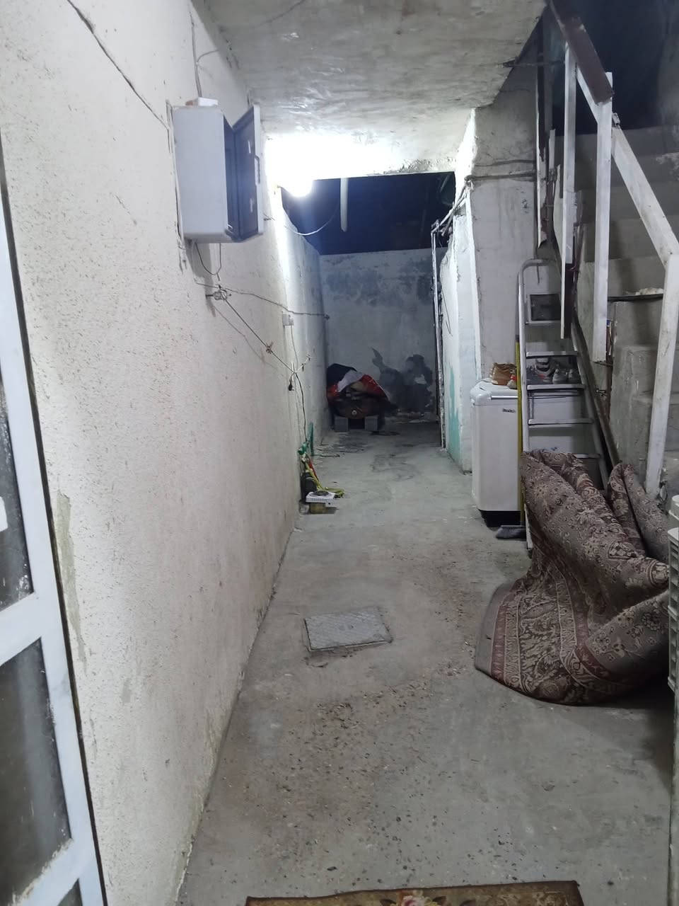 يالله السلام عليكم بيت تجاوز بمجمع الحبيبية قرب الشقق بانزين خانة الداخل مقابل قطاع 3 المساحة 90متر السعر 25 وبيةمجال  للاتصال ع الرقم ***********
