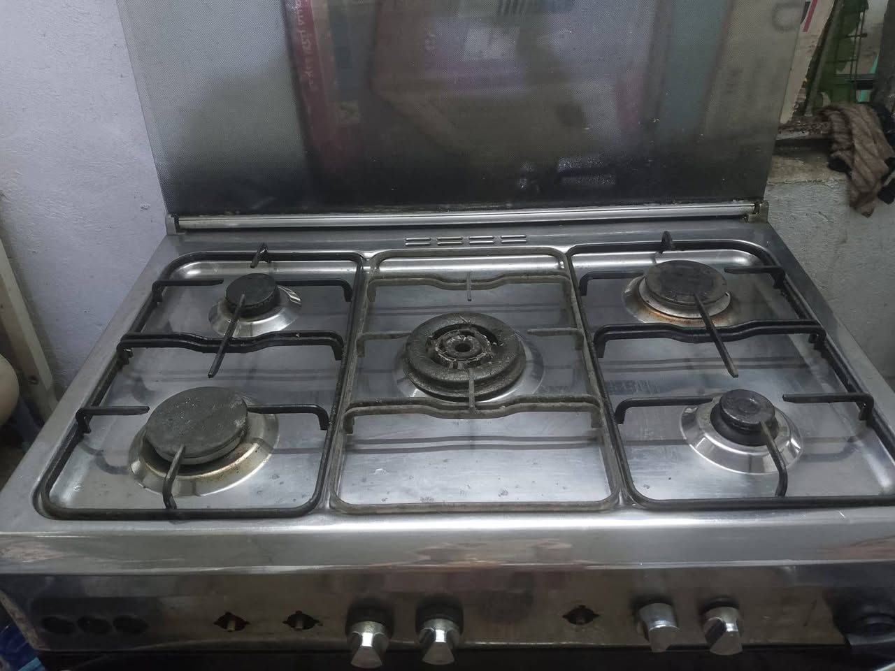 هذا الطباخ للبيع شغال كامل السعر 100 ألف وبيه مجال 
***********
