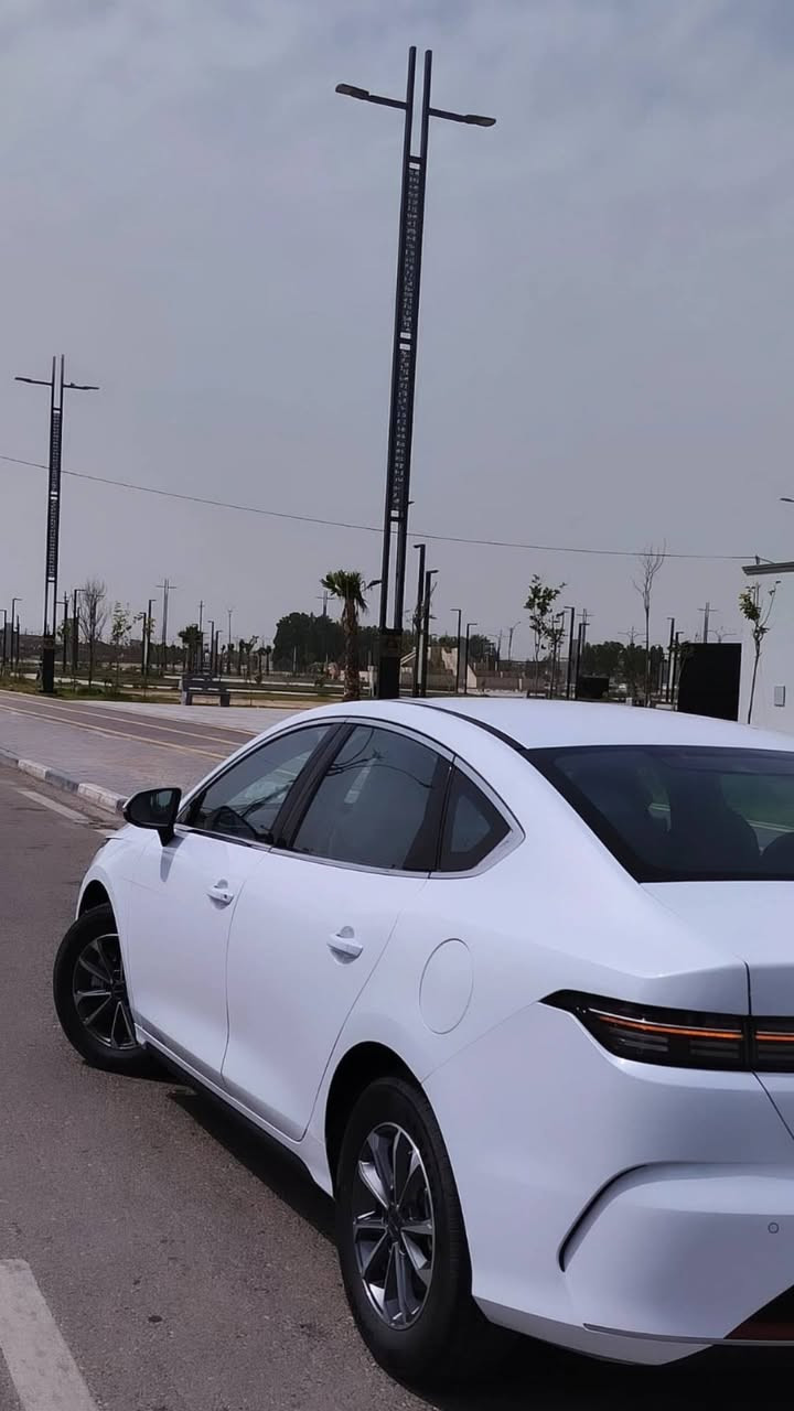 سلام عليكم للبيع
بي واي دي دسترويل 05 
رقم بصره بأسمي 
فول مواصفات ما عده الفتحه 
معروفه موصفاتها 
شاشه جبيره 
تحكمات ستيرن 
اشاير بل مري 
تبريد قطعتين 
ماشيه 4000 فقط كلش نضيفه مكفوله من كلشي اي نقص مابيها 
رقمي *********** بي وتساب وتصال
