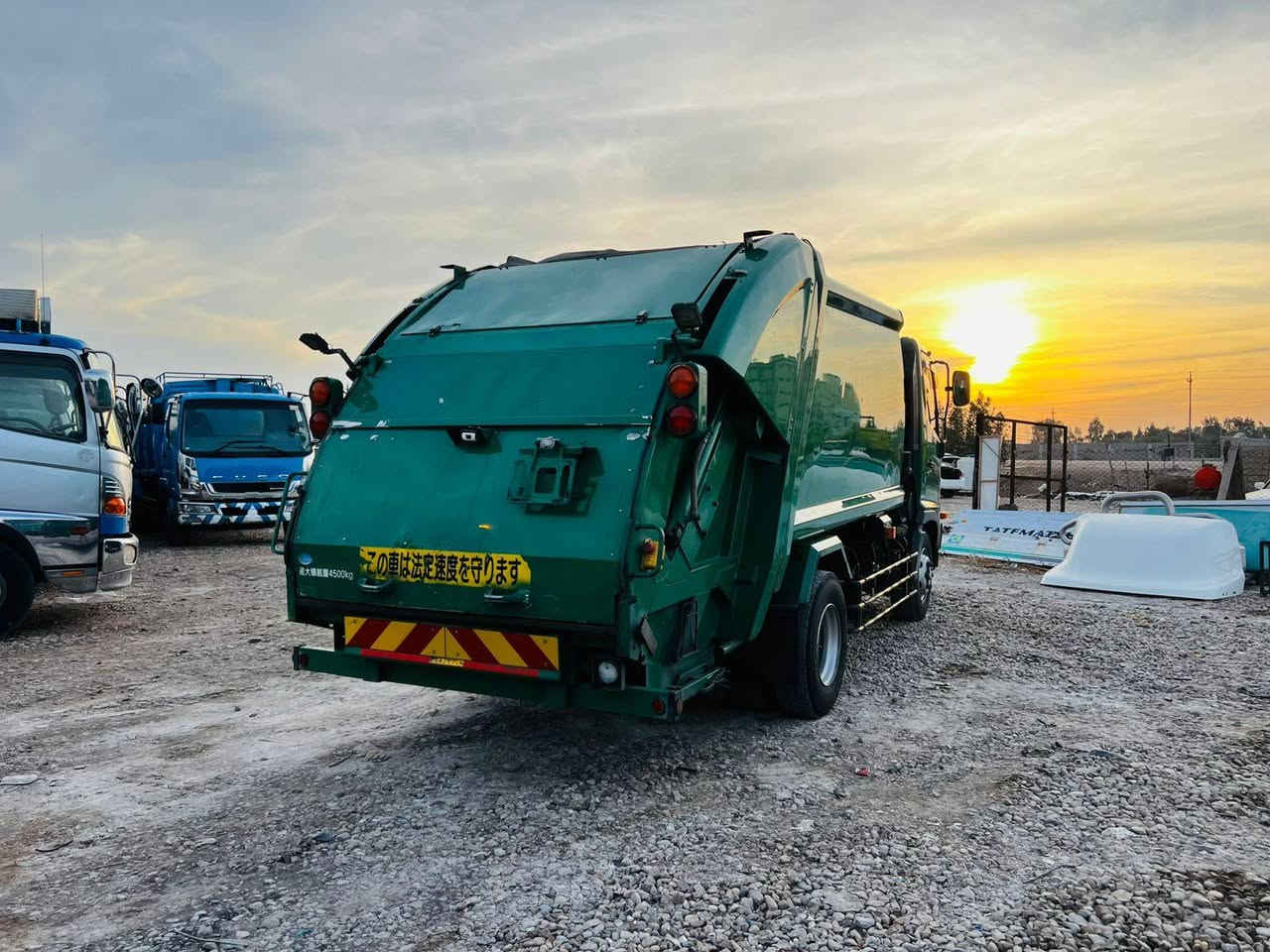 اللهم صل ع محمد وآل محمد 👍🇮🇶🇮🇶
هينو شيطان كابسه نفايات كبسه 8 ونص مكعب 
مكينه 5 سلندر كهرباء دخول جديد 
 معرض النصر / قضاء النصر / ذي قار 
***********
***********
