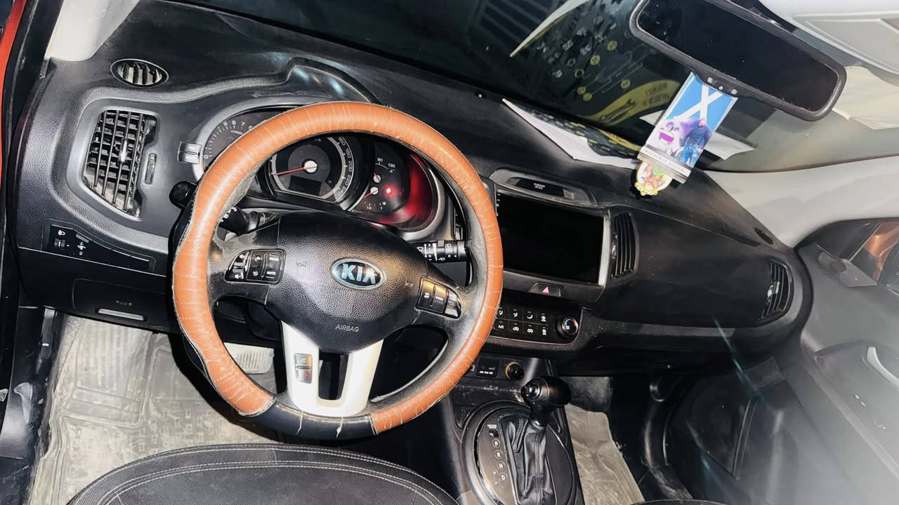 لام عليكم سياره سبورتج خليجي مكينه دوش 2000 سياره موديل 2014 سياره تبريد تدفه سياره كفاله عامه بيه بس باردات فقط وتقسيم سياره جديده مال جناي جاهزه السعر137وبيه مجال قليل الستفسار انتصل (***********)
