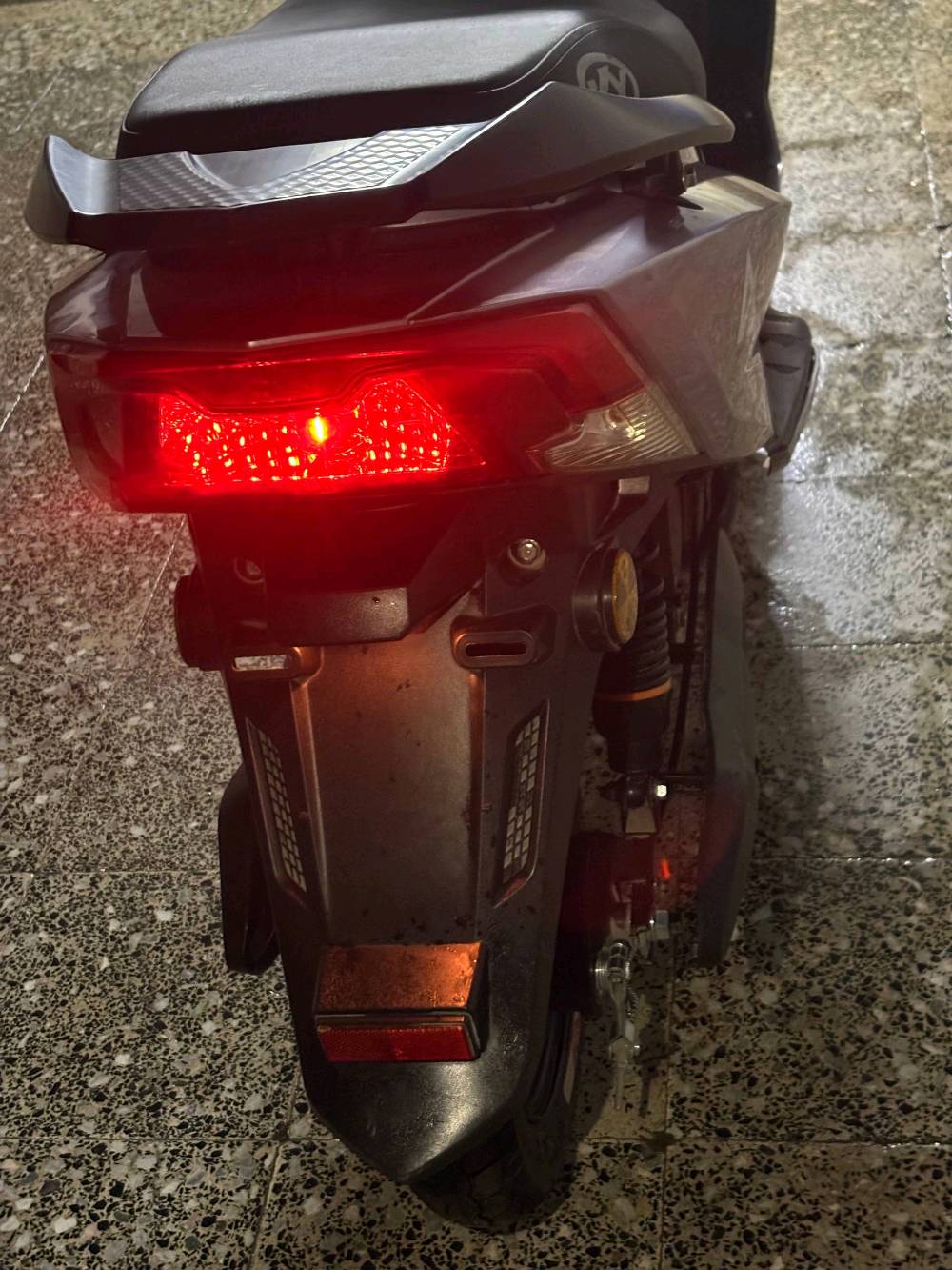 موتسكيل _ ماطور شحن الوطنية  ماطور شحن الوطنية درع 1000 واط بسرعة45 كيلو متر والشحن يكفي لمدة 40 كيلو متر ويحتوي على 6 بطاريات وفيه مثبت سرعة والبك (الرجوع للخلف) بسعر  550 الف وبي مجال للتواصل 
واتساب 
***********

ما هو موديل الدراجة بالضبط؟: 
2025
هل هناك أي أعطال أو إصلاحات معروفة؟: 
بطاريات نص عمر 