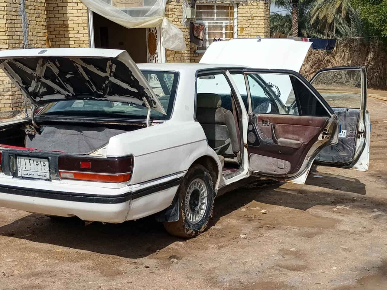 سيدان لبيع موديل 90 رقم قادسيه سنويه صار شهر صاقطه مالكه بسماوه سعر 35 وبيه مجال مكان سماوه الاستفسار ع الرقم  ***********
