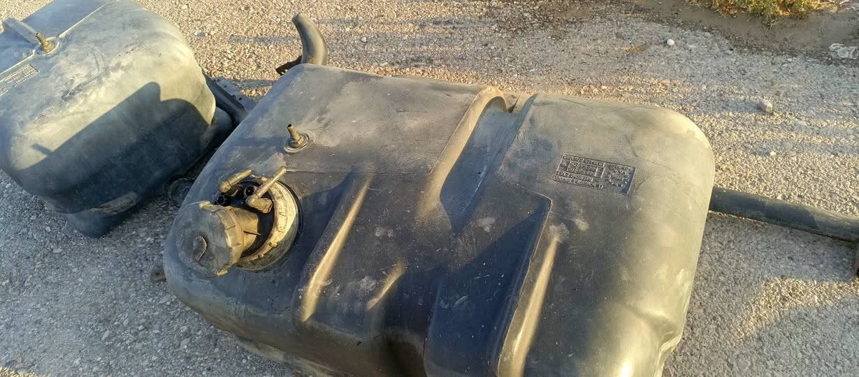 سلام عليكم تانكيات اتيكو كاملات هنة وقواعدهن والطوافة شغاله شرط تفحص وتشوف بعينك وتاخذ السعة 320 لتر السعر 450الف وبيهن مجال وكلشي اكو بسوك  العنوان  ديالى 
تصل وبيك خير وتدلل ***********
