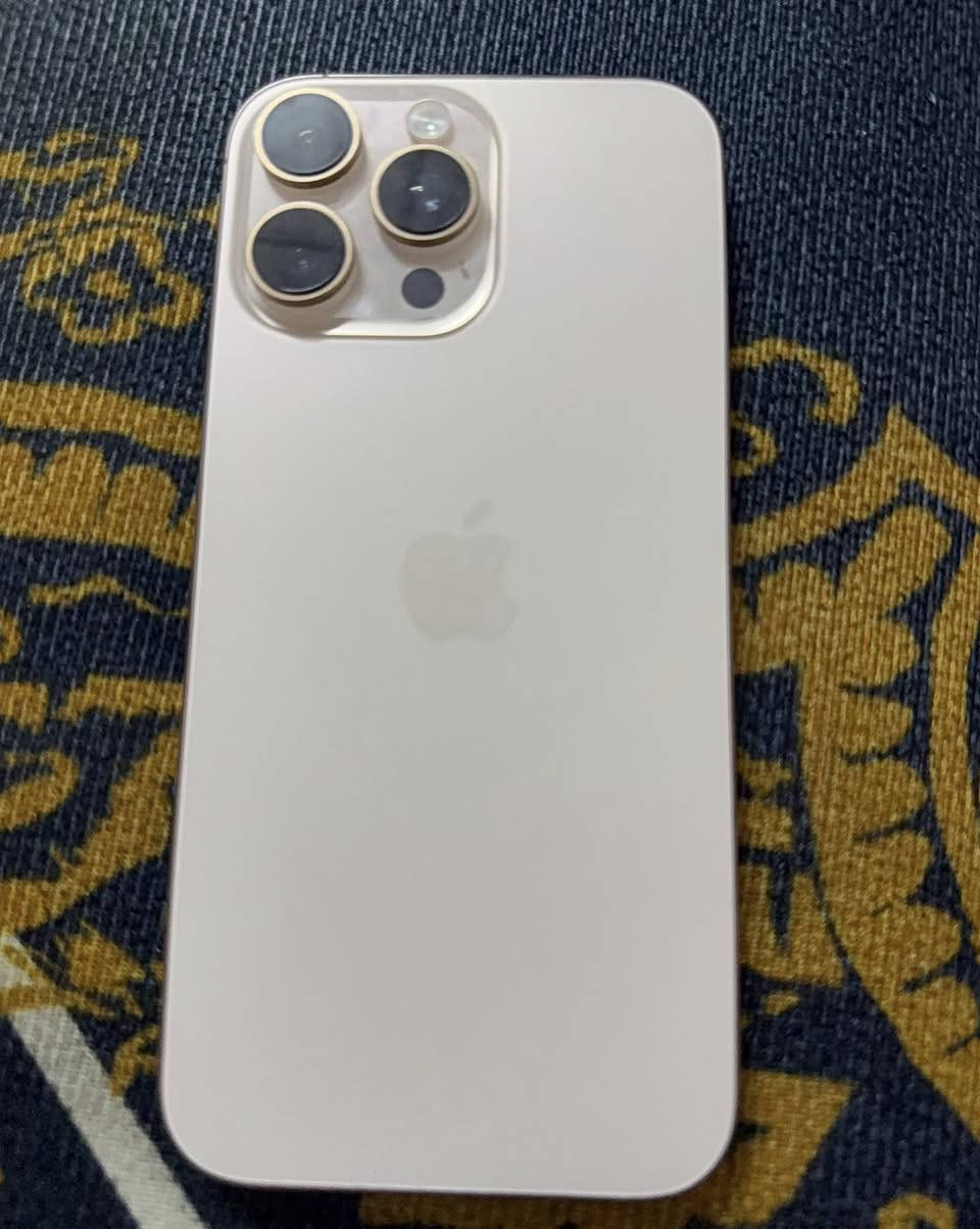 ايفون١٦بروماكسzaبطاريه ٩٤جلخ مآبي ١٣٥٠٠٠٠     ***********
