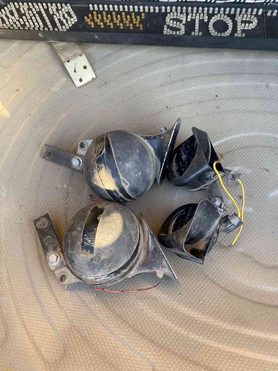 السلام عليكم 
غراض للبيع كلمن وسعره 
هورنات بوش الماني عنچه
هورن براد 
هورنات طاط يوكن كبار ولصغار
نشره ستوب بتره شغاله كامله
شمعات زوج خضر
طفايه ستيل
دركه كرونه
مكاني بغداد 
*********** اتصل وتدلل
