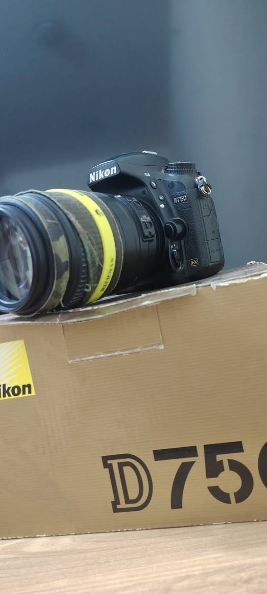 كامره نيكون d750 فول فريم
كامره نضيفه مع عدسه 70-300 
كامره غنيه عن التعريف 
شترها موجود بصور
للاستفسار رقمي واتساب موجود ***********
