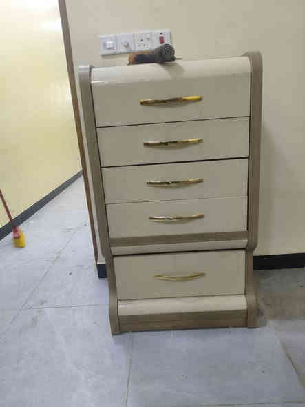 سلام عليكم 
غرفه نوم مستعمل تركي 9 قطع 
نظافه 85% كلش حلوه وضخمه غرفه 
سعر مليون و200
مكان بغداد حي الاعلام 
***********
