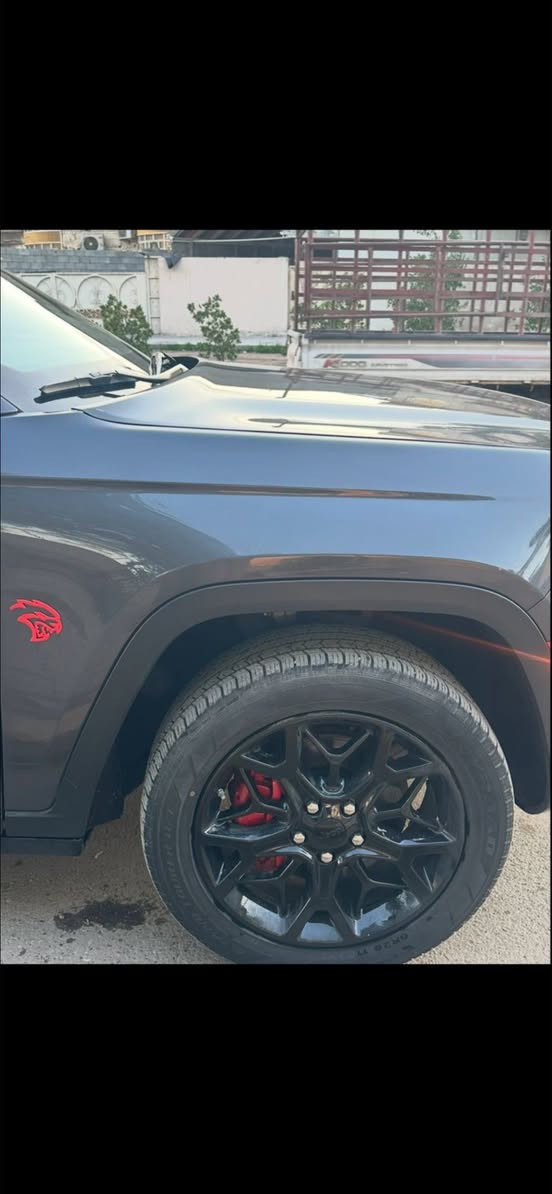 السلام عليكم  للبيع
جيب جراند شيروكي لمتدد(٧)راكب Vip. L موديل 2022

الضرر جاملغ وبنيد بدون دواخل وبدون ايرباك +قطعتين كلير امريكا 

*المواصفات السيارة

- محرك (٦) سلندر ٣٦٠٠  

- كير ماوس (٨) نمر

- كاميرا خلفية دوار

- رادرات(امامي & خلفي. &. جانبي)

- نقطة العمياء(نظام المحافظة على المسار)

- نظام التوقف الذاتي (مانع التصادم)

- صندوق كهربائي (شفط)

- دخول ذكي

- كشنات امامي كهربائي

- كشنات خلفيه كهربائي  و يدوي

- تدفئة كشنات

- تدفئه استيرن

- شفتات استيرن

- مثبت السرعة

- مرايا كهربائيه 

-فوريل + ٤ وضعيات قياده

- شاشة كبيره بحجم 10.2

- شاشة  دجتل رقمية 

-المصابيح الاماميه زنون مع الضباب

- إنارة داخلية LED

-تشغيل عن البعد

- النظام الذاتي 

وبعد بيه مواصفات رقم جديد بغداد بسمي سعره 280وبيه مجال *********** مكلف. بالنشر
