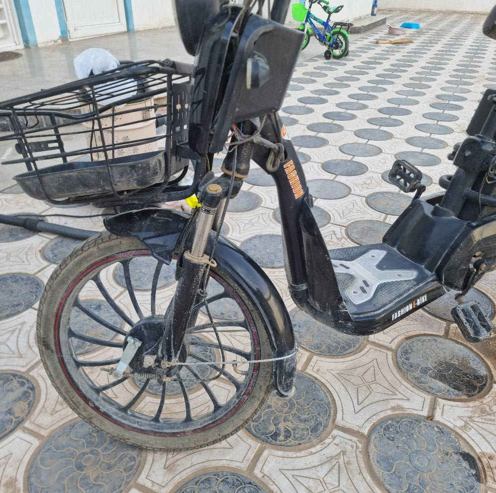 دراجة كهربائية عملية 
4  نمرات
سرعة ٦٠ حقيقي
بطارية جديدة 
مع بايدر
شاحنة شحن سريع جديدة استخدام قليل جدا
بيها نواقص بسيطة دبل اشارة ماكو 
شاشة عداد سرعة مو شغال فقط عداد شحن شغال تفيد الشغل ماتعطل ابد منا لسنتين
مدة شحن طويلة للاستخدام حوالي يوم كامل
دبلات قوية 
مكاني شارع المعمل كوفة 
سعرها ٢٠٠ وبيها مجال بسيط
بيع مستعجل كلش 
مراوس موجود النجف, العراق


**إذا كنت صاحب هذا الإعلان وتريد حذفه لأي سبب، رجاءا أرسل رسالة إلى الدعم الفني**