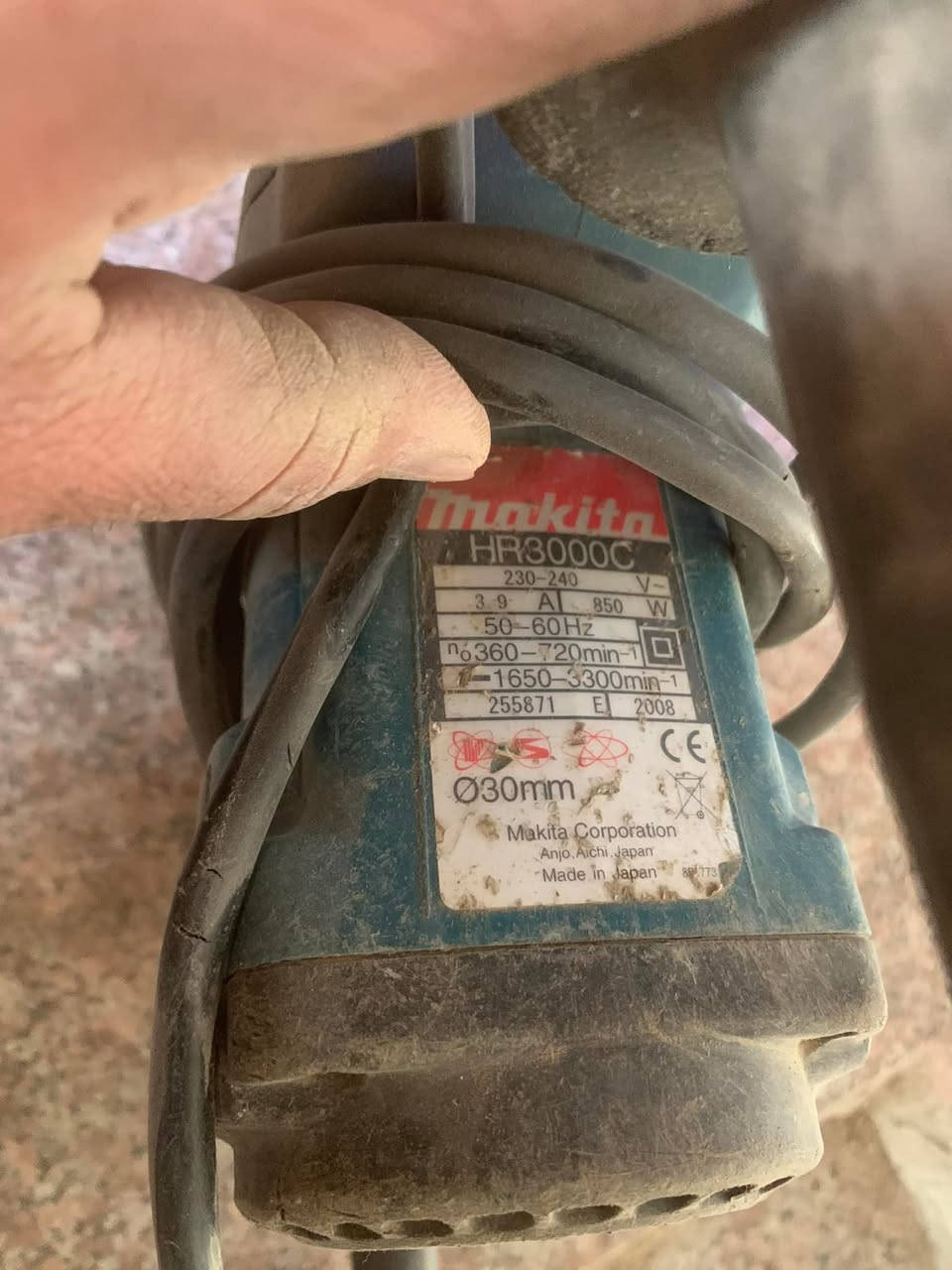 تحياتي للجميع 
دريل همر ماكته. ياباني. قديم.   
بي خلل بطوبه. مهوره شوي. البرينه. من تكعد بيهه ملعب. يصير. بس شرط العمل.  
السعر. ١٢٥ الف.


**إذا كنت صاحب هذا الإعلان وتريد حذفه لأي سبب، رجاءا أرسل رسالة إلى الدعم الفني**