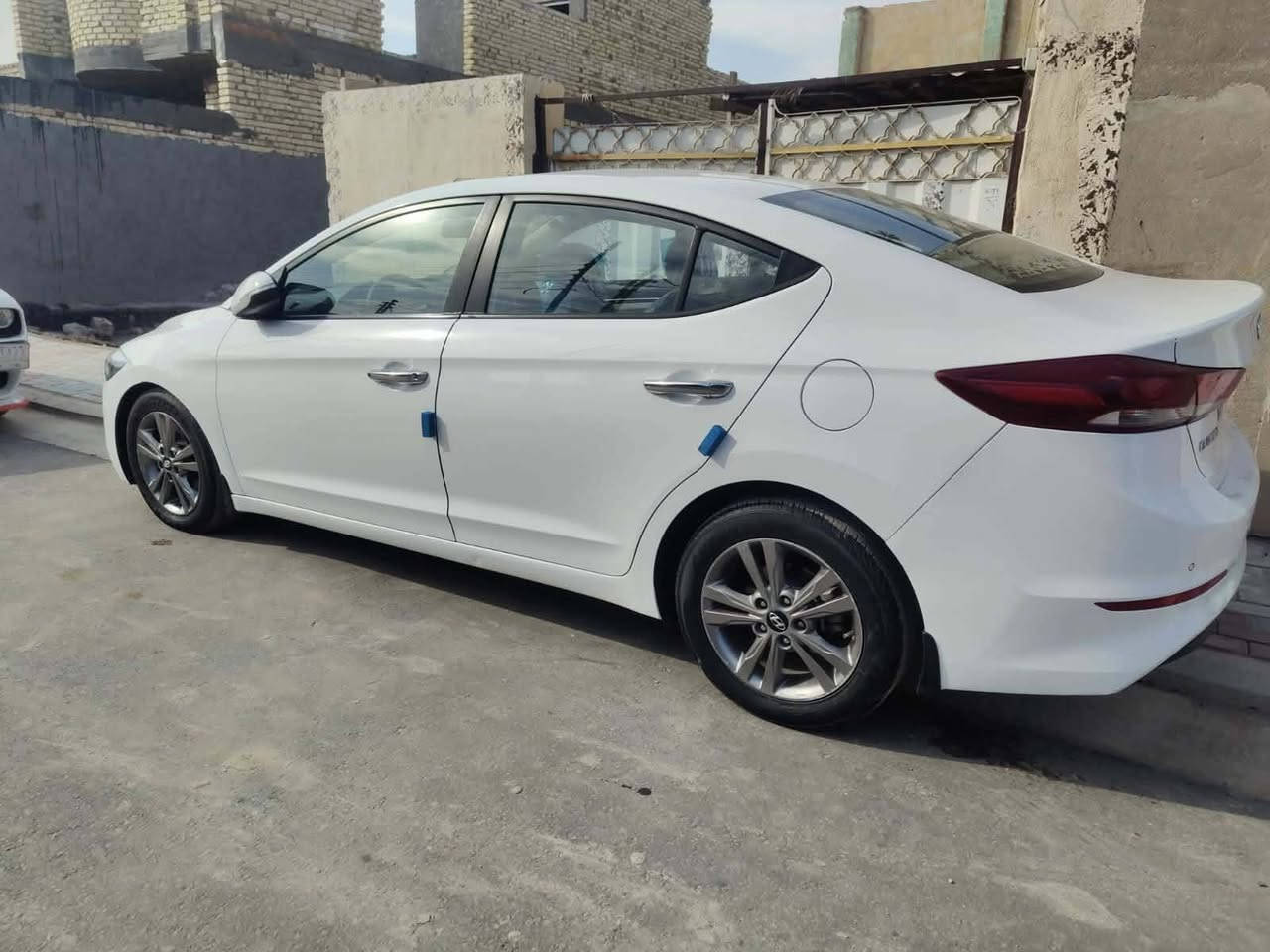 النترا 2017 خليجي 
 السياره بحالة الزيروو
فول مواصفات للاخير 1/1
محرك 2000 دوش المرغوب  
مكفوله من الصبغ والتبديل  كفالة عامه 
رقم بغداد   
مكان السياره كربلاء طويريج 
للاستفسار 
 *********** 
.السعر 147
