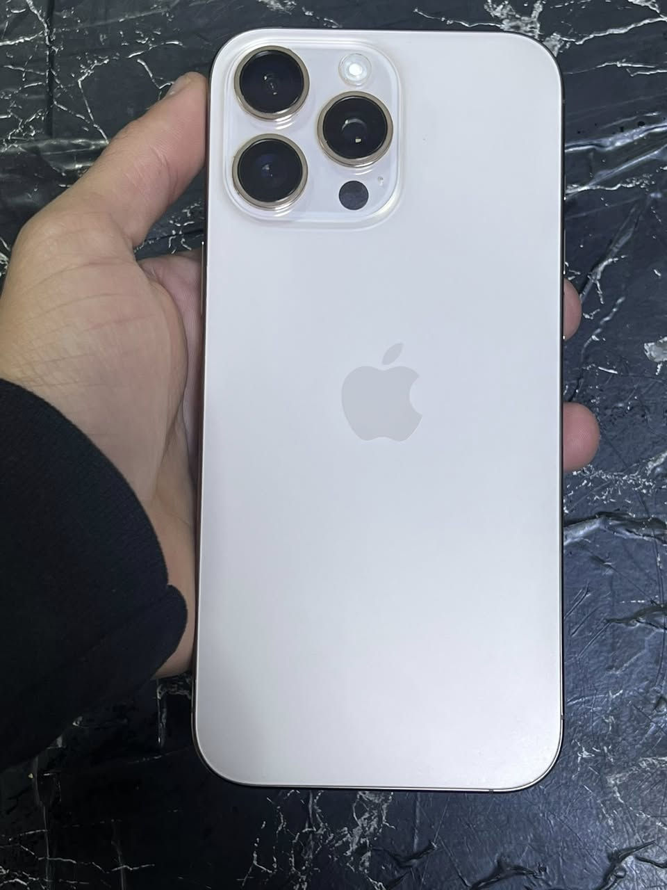 السلام عليكم متوفر ايفون 16بروماكس للبيع النضافه كدامكم البطاريه 100مشحون بس 143ذاكراه 256فتح كرتون وياه الكيبل مالته الأصلي السعر مليون600 متوفر  خاص ورقم هاتف 
***********العنوان بغداد
