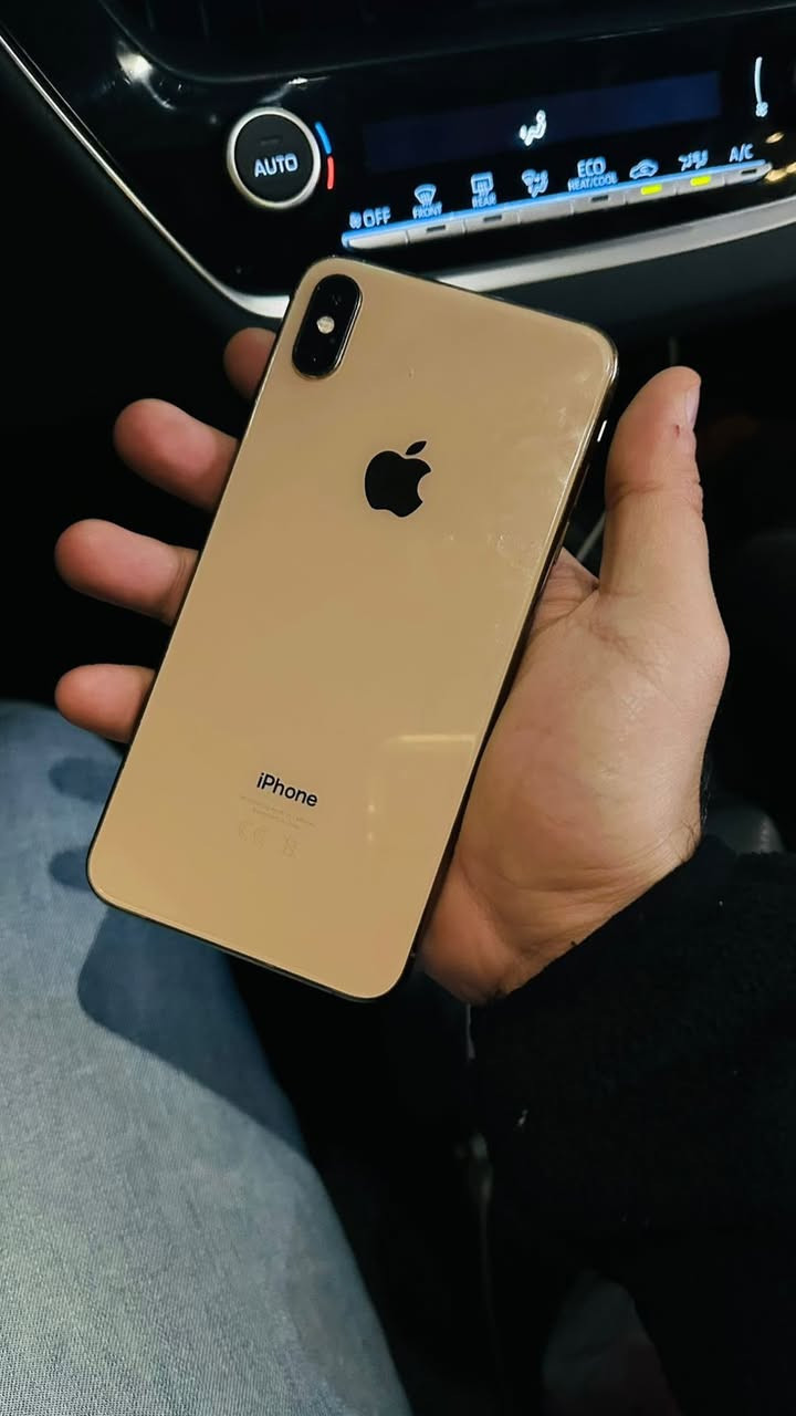 سلام عليكم🖤
اكس ماكس ذاكره 256 
بطارية 79 
جهاز مبدل بي شاشه اصلية والفيس ايدي شغال⚠️
❗️سعرة ٢٥٠ الف وبي مجال بسيط 
متواجد فقط واتساب ***********
