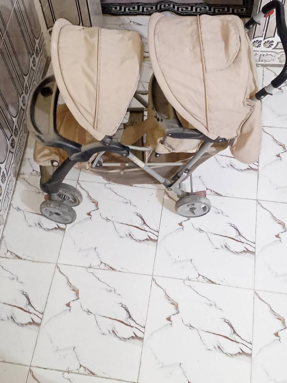 عربانه طفال البيع نفرين نضيفه جدا سعر 80 بيه مجال رقم ***********
