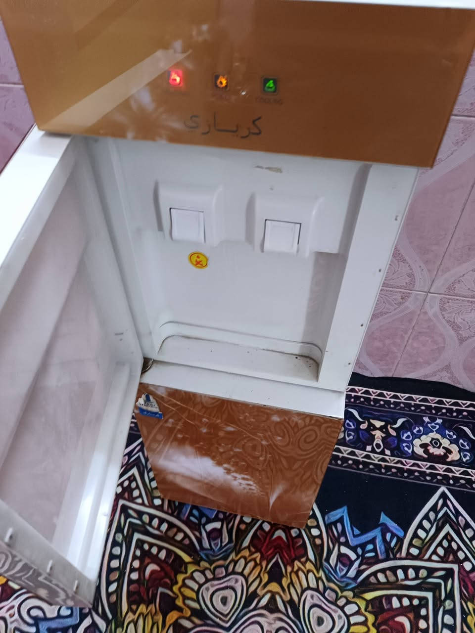 سلام عليكم براد شغال شرط حار بارد كل عيب مابيه سعر 55 وبيه مجال مكاني كركوك حي عسكري شراي اتصل ***********
