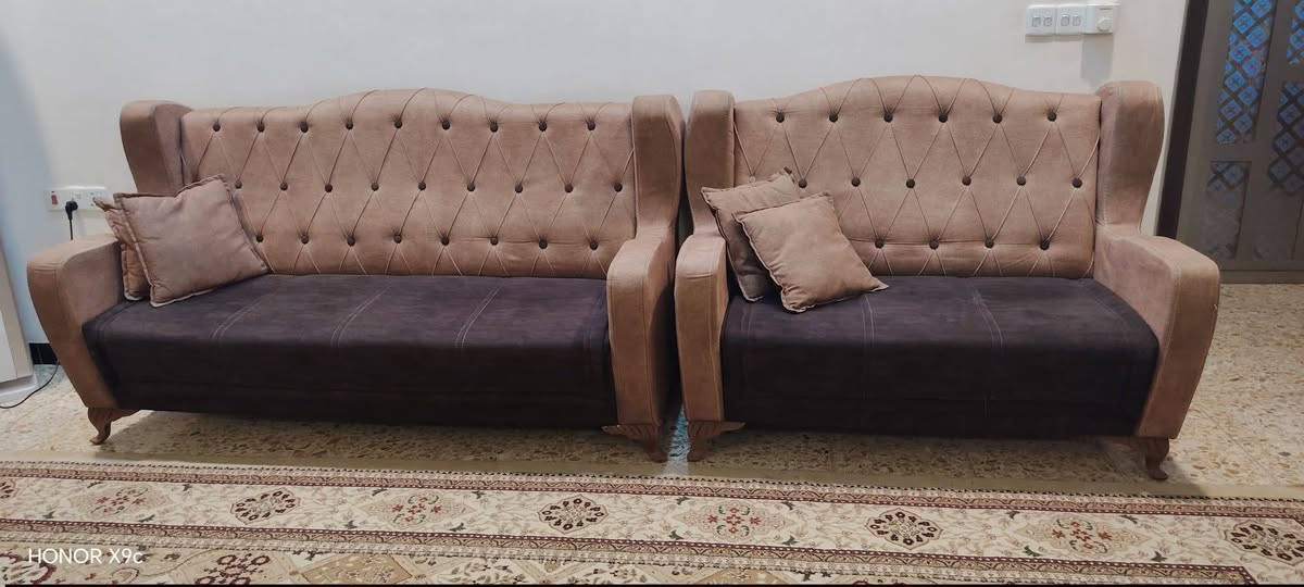 السلام عليكم تخم ونص يعني 15 مقعد شغل عراقي سعر 400 وبي مجال مكاني بغداد دورة هاتف ***********واتساب
