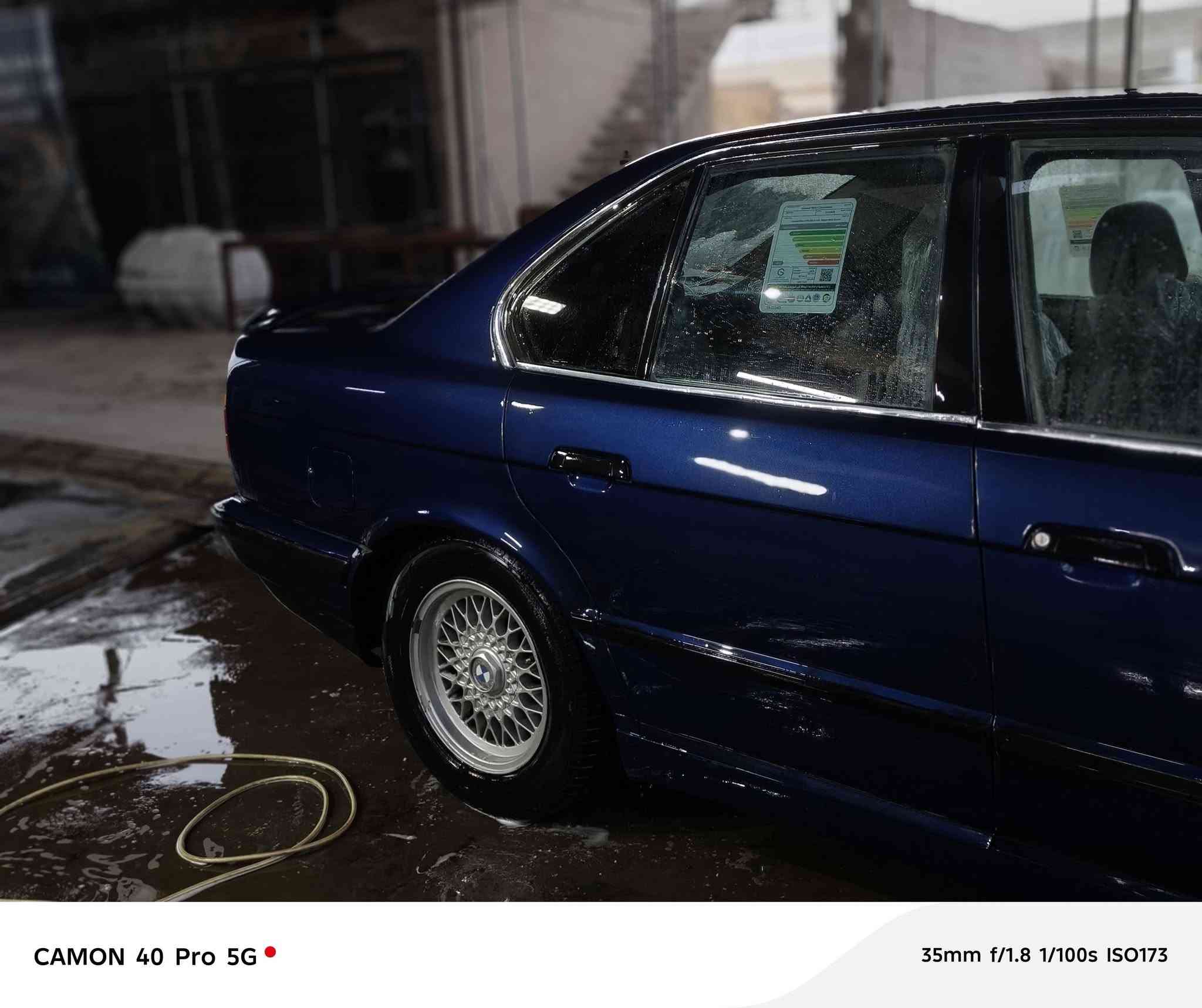 للبيع bmw 525 موديل 1992 مفتوح 
رقم بغداد باسمي تحويل ثاني يوم معمرة ومصبوغة عام شواصي ولغود وتكم مكفول 
نصبتها حلوة السيارة التبريد شغال مكينة بيها خيط تبيخر الكير مكفول السيارة بيها شاشة وكامرة صدرها جيد 
السعر ٤٥ وبيها مجال
مكانها بغداد غير متواجد على الفيسبوك الشراي يتصل 
رقم الهاتف ***********
