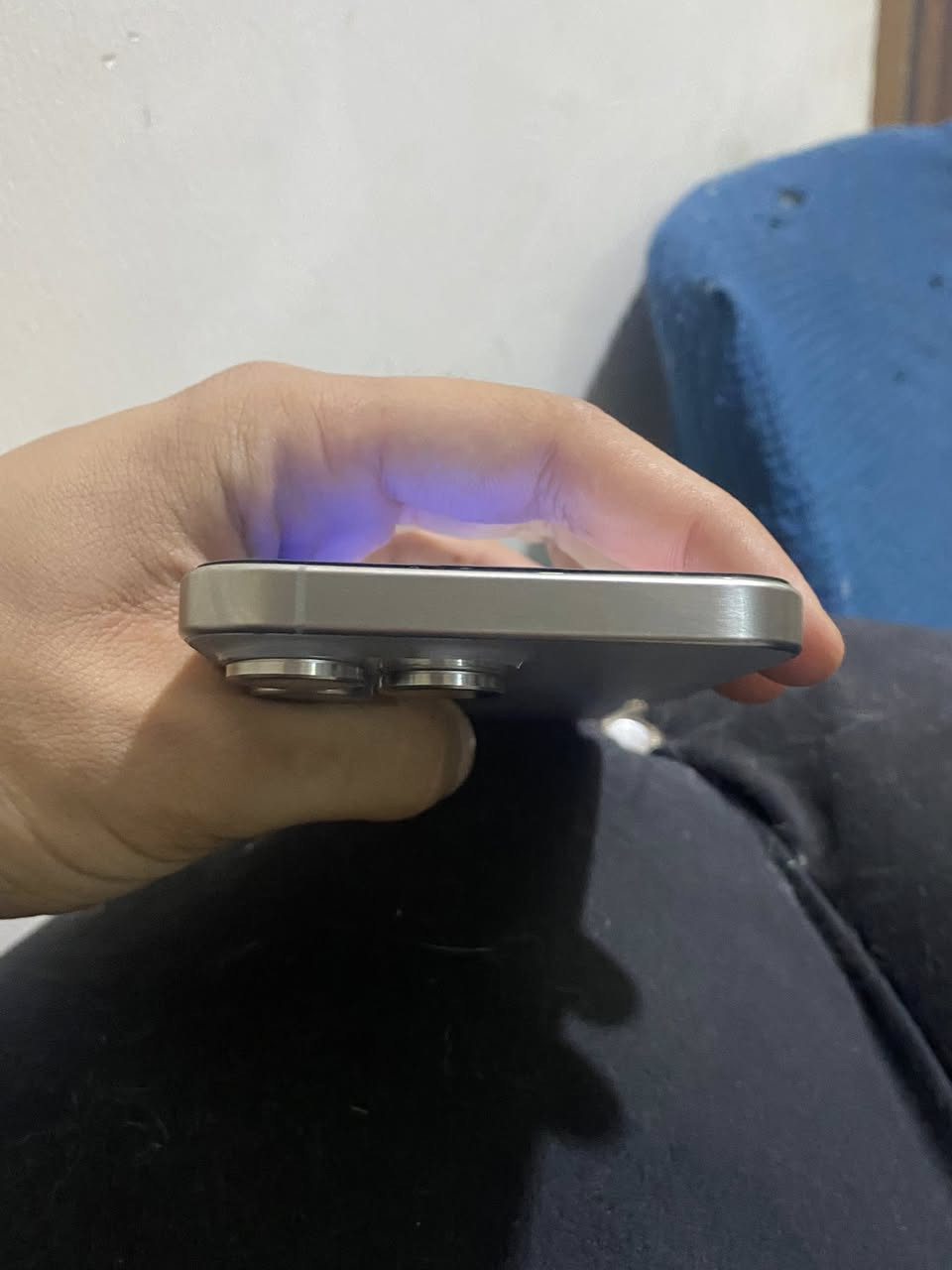 15 برو ماكس سعر فول وجوه السوك التفاصيل داخل الصور💜.
15 برو ماكس ذاكرة 256 بطارية 88 بلادية 💜
الجهاز كلشي ممبدل بي فقط ضهر نوعية زينه ، والكامرة كلهن شغالات عدى 0.5 الابعاد ، اما البقيه 1x , 2x, 5xكله شغال بلادي

الصور كلها واضحة ونظافة الشاصي بدون نمش ولا شخوط والشاشة كذلك ولا شخط ✅.

الجهاز شرق اوسط ضمان ماستر حصراً✅.
A/AA✅
السعر قفله من الاخير يعني لتعامل 850 الف👍🏻! ودور السوك كله قبل متطبلي المبدل شاشة دينباع ب 900 وب 850🫵🏻.
واي تفاصيل ثانيه تامرون امر
رقم التواصل *********** واتساب ، وموجود فيس✅.
العنوان . بغداد
