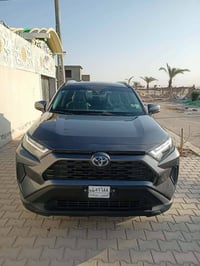 راف فور موديل ٢٤ هايبرد السياره مكفوله من الصبغ بجم كبس بيها شويه ضرر ...