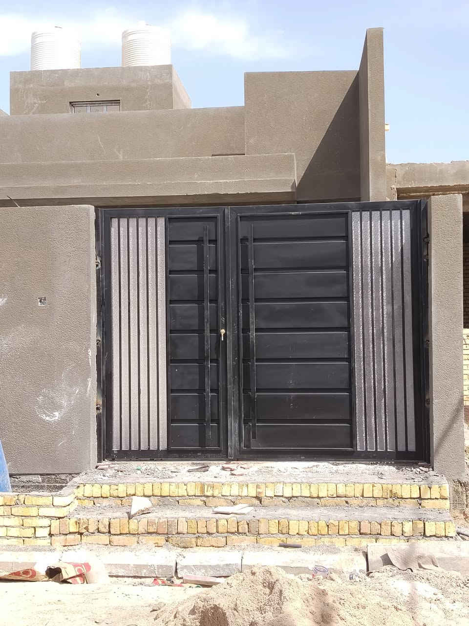 جانب من أعمال #حدادة_المنتظر
 نود اعلامكم اننا لسنا الوحيدين وإنما الأفضل بعملنا من كل الجوانب
حديد ثقيل تصميم جميل تقنية عالية بالعمل اصباغ جيدة
ولذلك يكون الاهتمام ملحوظ في عملنا وظبطه
 إضافة إلى ذلك مواعيد دقيقة جدا
حياكم الله اهلا وسهلا
وات ساب ***********
