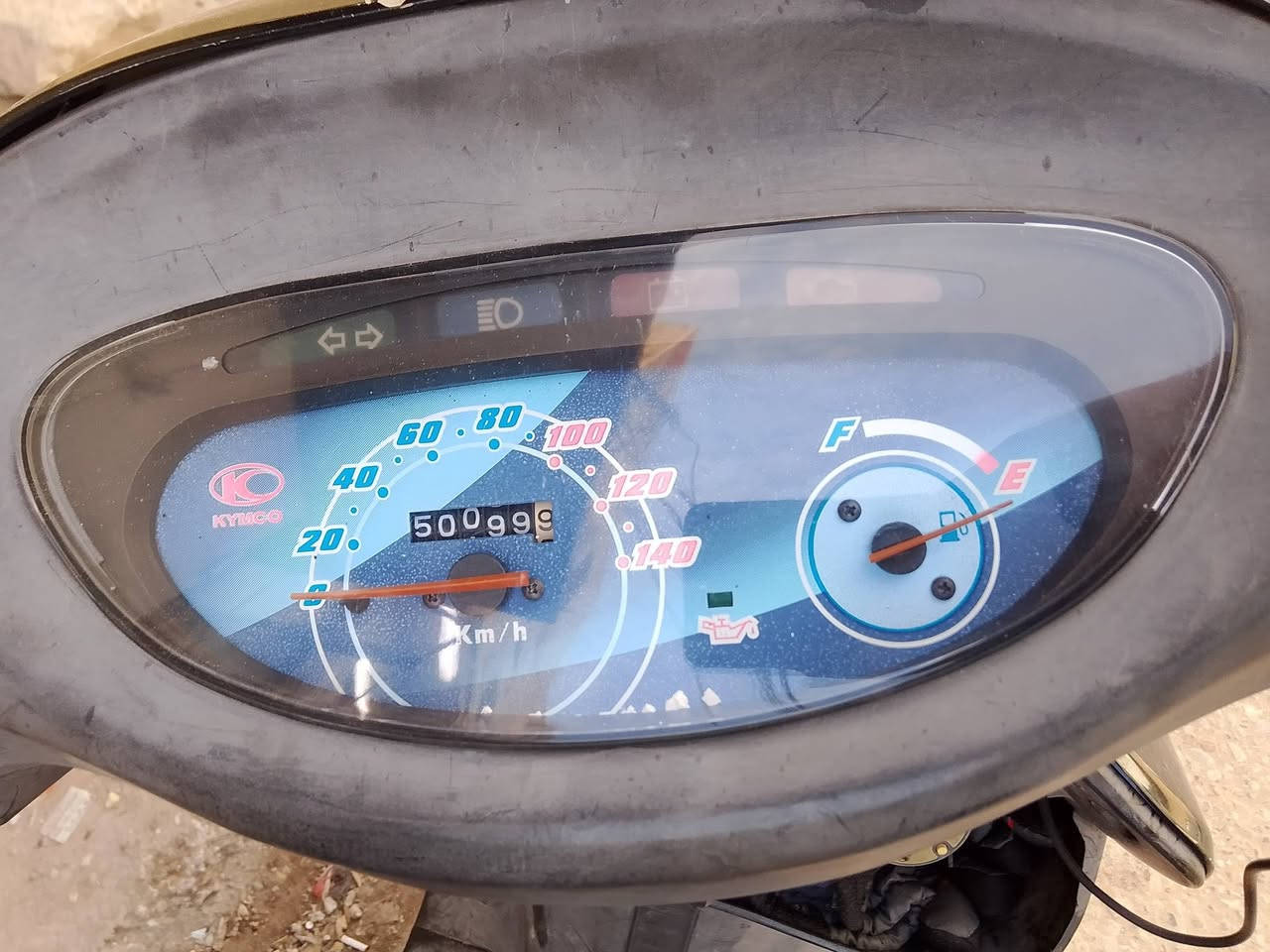 كامكو v2للبيع صارله اسبوعين من طالعه فحل مكينه 125بلاديه كل نقص مابيها للتواصل عبرالخاص الاتصال (***********)
