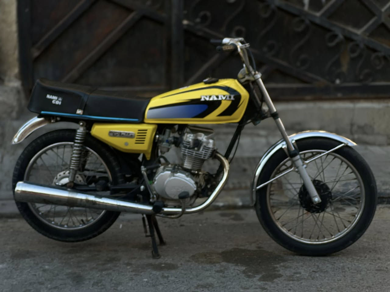 ناما شلامجة للبيع دراجة حلوة وقوية ما ناقصها شي صوت المكينه ناعم ناعم ومكفوله من الطول للطول تعمير 25 ادوات ادوات ادوات السعر 650 وبيها مجال العنوان البصرة القبلة حي الجامعة شارع مستشفى الطفل للاستفسار على الرقم ***********
