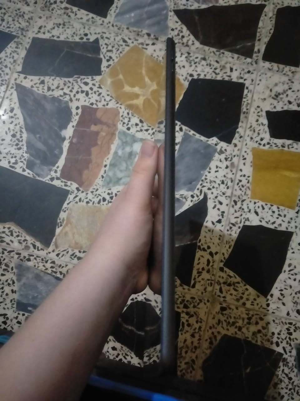 سلام عليكم ايباد ٨للبيع ذاكره ٣٢ ايباد كلشي مابي مابي خدوش يجي ويا كفر شاحنه سعره فقط150الف وبي مجال استفسار أتصل على رقم الهاتف ***********ايباد اصلي من شركة أبل مكاني بغداد  الإعلام حي الري ايباد  يشغل 60فريم
