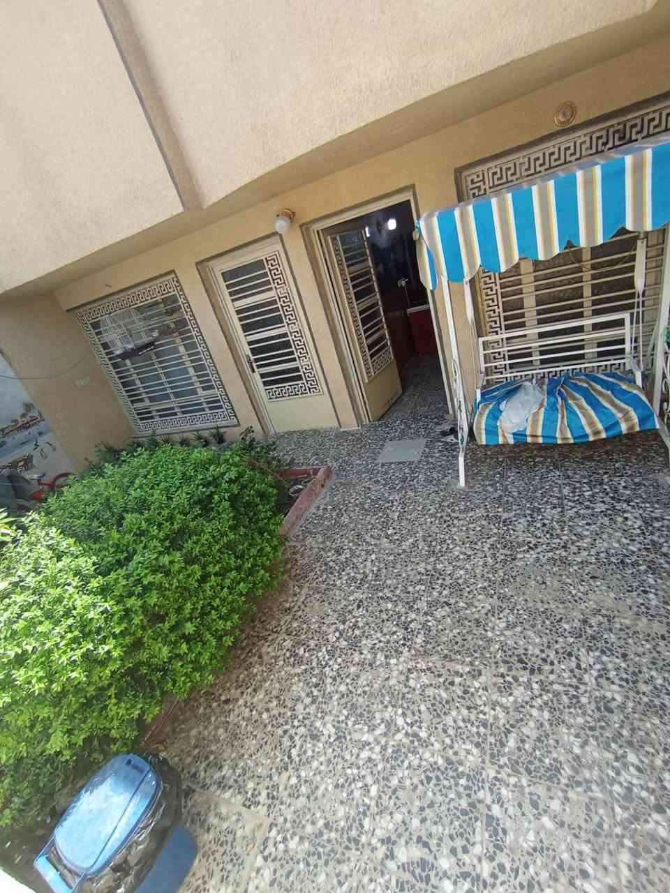 للبيع دار بناء كلاسك نضيف صالح للسكن موقع سكني ممتاز الغدير محله 706 شارع ورصيف عريض رسمي  محتويات الدار الطابق الأرضي مكون من استقبال صالة مطبخ غرفة منام مع الخدمات الطابق الثاني منام 1 صالة مع الخدمات وسطح مع مخزن                                     المساحه 134م الي بالسند واقع حال 150م              واجهة 7.5 ⬇️⬇️⬇️⬇️⬇️⬇️⬇️⬇️⬇️⬇️⬇️⬇️⬇️⬇️     للاستفسار والمشاهدة الاتصال على أرقام المكتب *********** 📞*********** نستقبل جميع العروض
