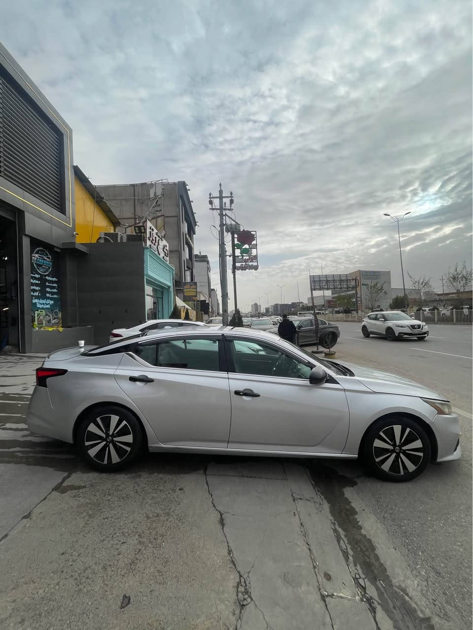 نيسان ألتيما SL أعلى فئة
2019 شكل جديد
كشتات جلد - تدفئة 
استيرن تدفئة
رادارات امامي - خلفي - جانبي
خط شارع تحديد اتجاه 
قيادة ذاتية 
ماشية 80 مايل
حادث خفيف 
السعر 142 
للتواصل *********** واتساب أربيل, العراق
