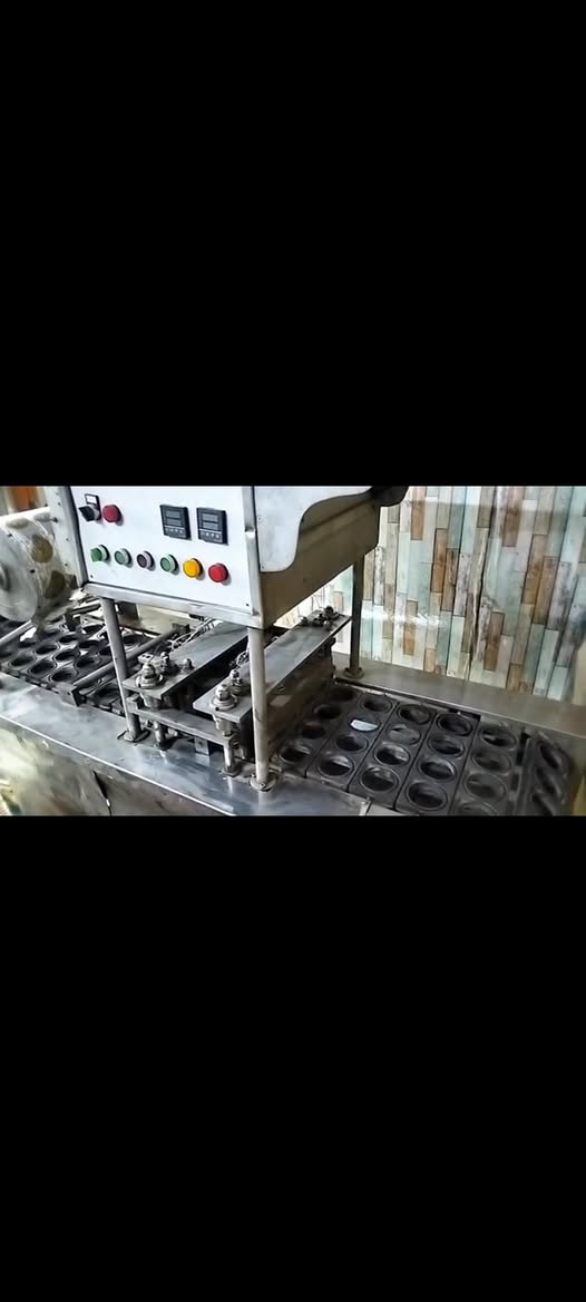 سلام عليكم  مكينه تعبئه سوائل
عصير والبن وازبري أشكال متعدده 

مكينه إنتاجيه 4000 بلساعه 

     ملاحظة المكينه 14 هيتر 

***********
