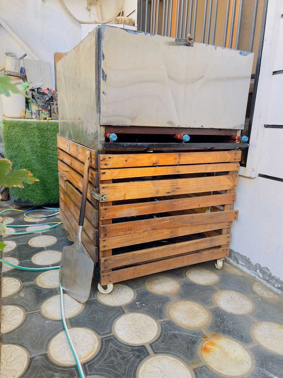 فرن لحم بعجينه للبيع السعر 350الاستفسار خاص لو على الرقم ***********
