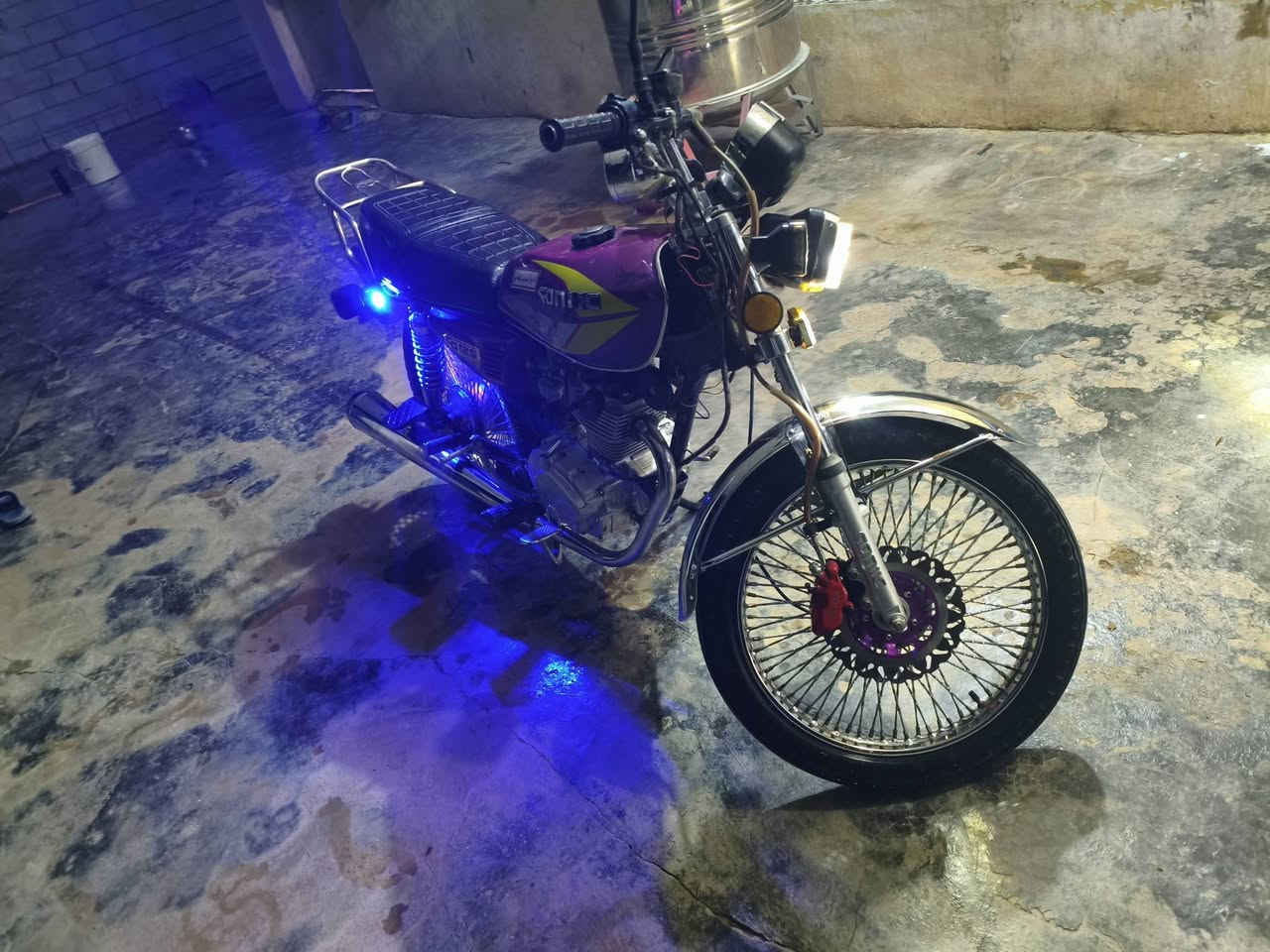 دراجه للبيع موديل 2024
كير محرك مكفول 
اوراق موجوده ما ناقصهة شي 
كهربائيات شغاله دشبول اكتروني 
السعر 650وبيهة مجال للطيبين 
اتصل وبيك خير وتدلل***********
